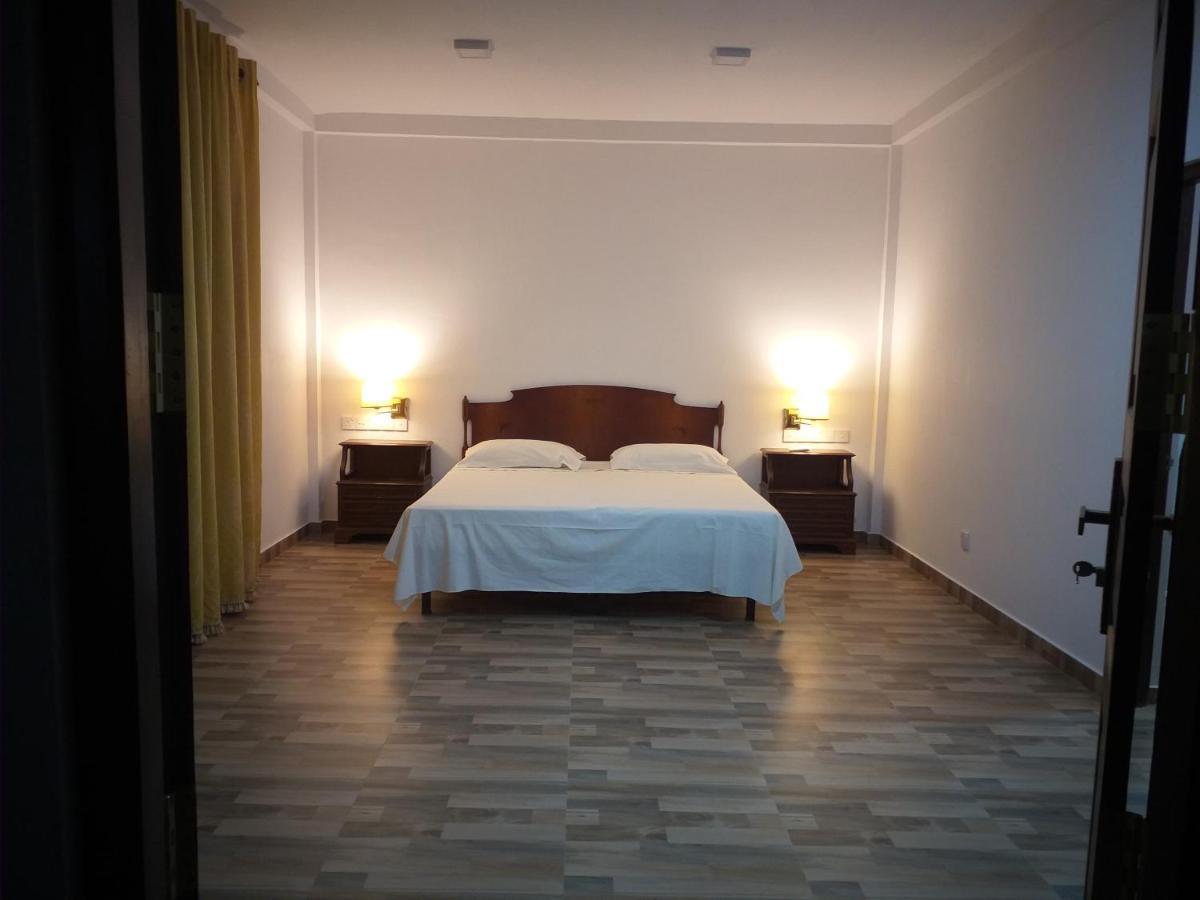 Hotel La Felicita Mirissa Kültér fotó