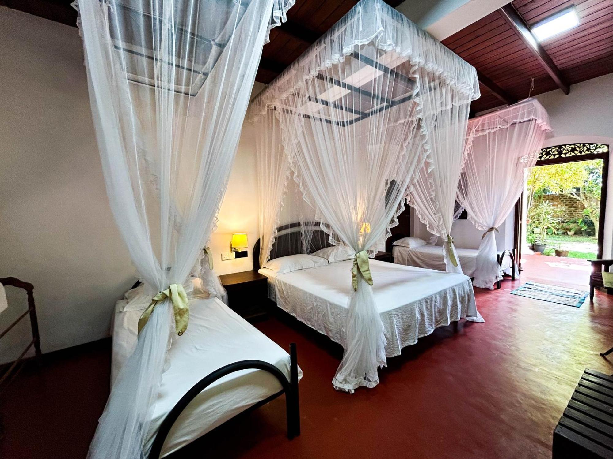Hotel La Felicita Mirissa Kültér fotó