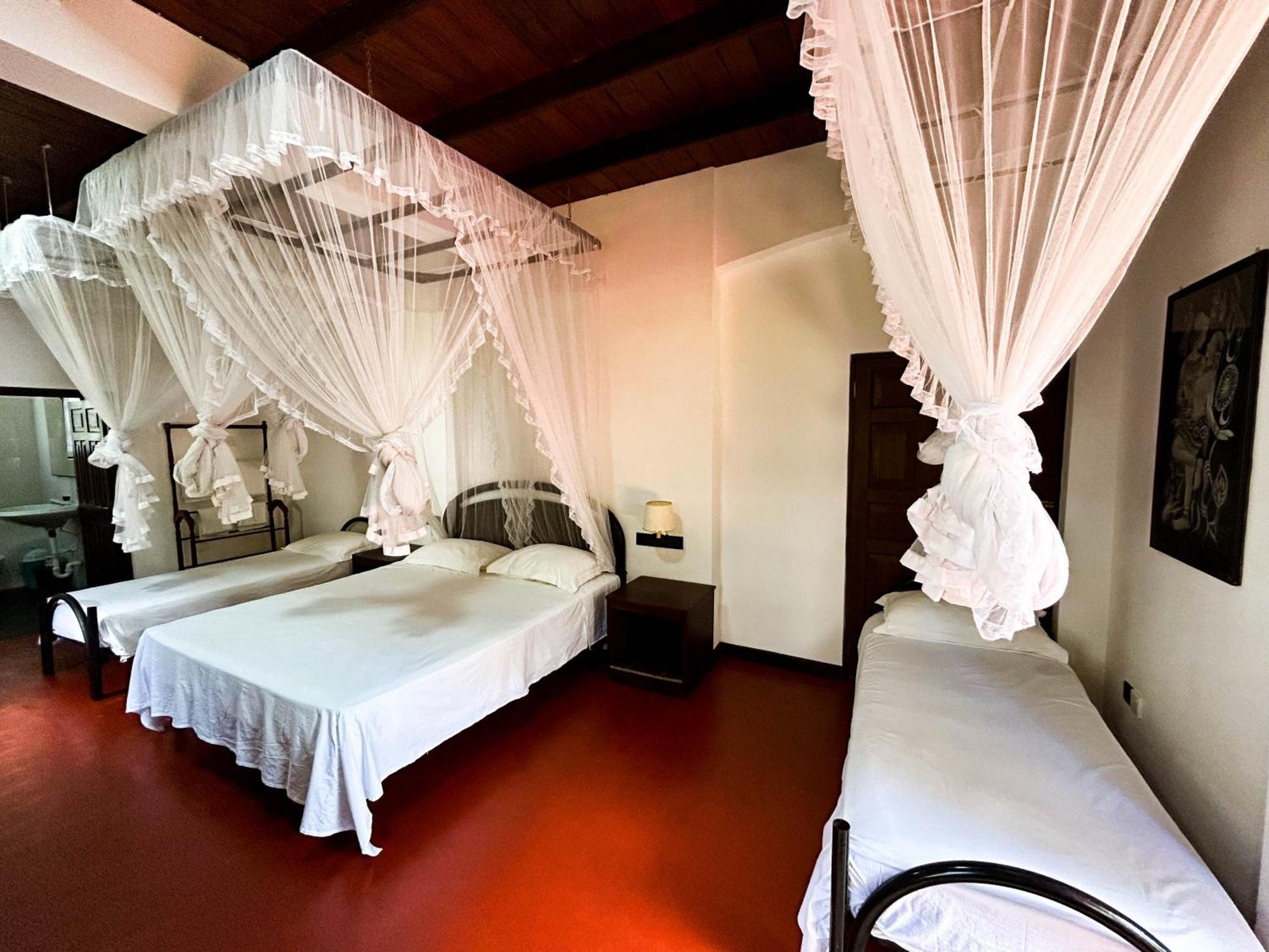 Hotel La Felicita Mirissa Kültér fotó