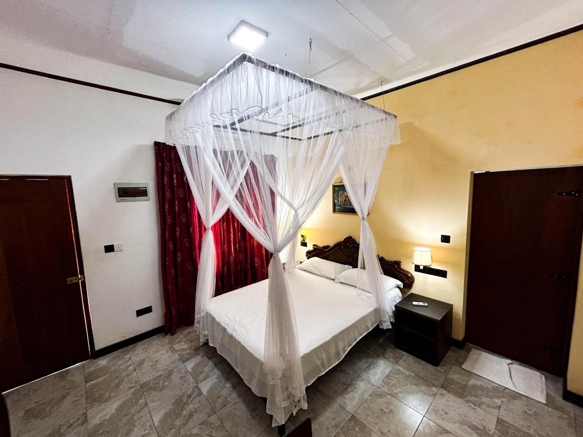 Hotel La Felicita Mirissa Kültér fotó