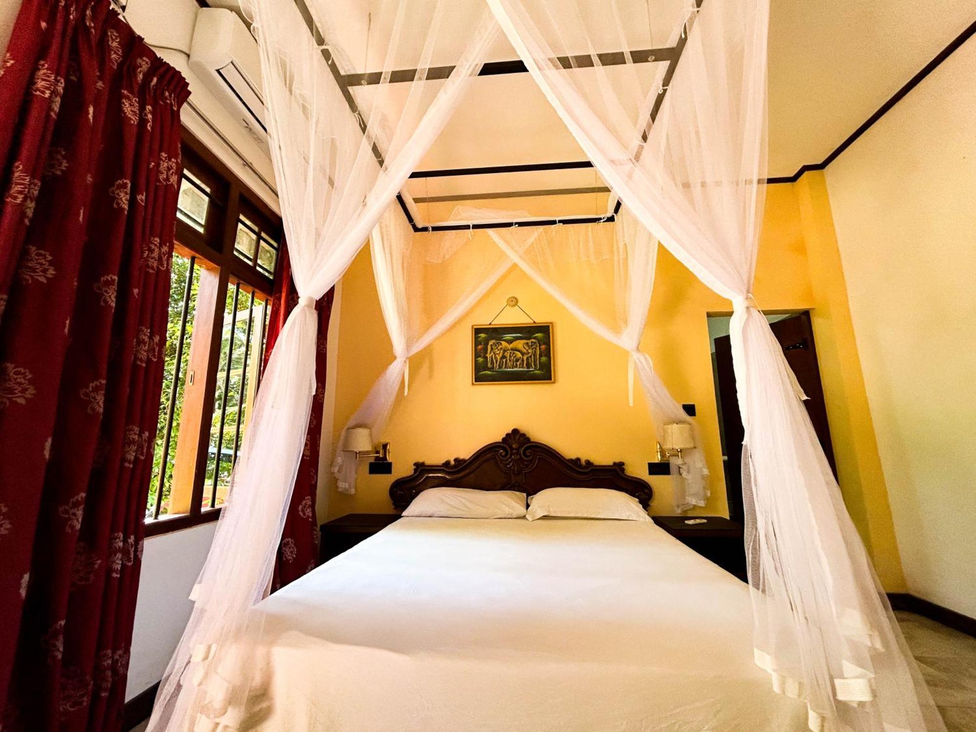 Hotel La Felicita Mirissa Kültér fotó