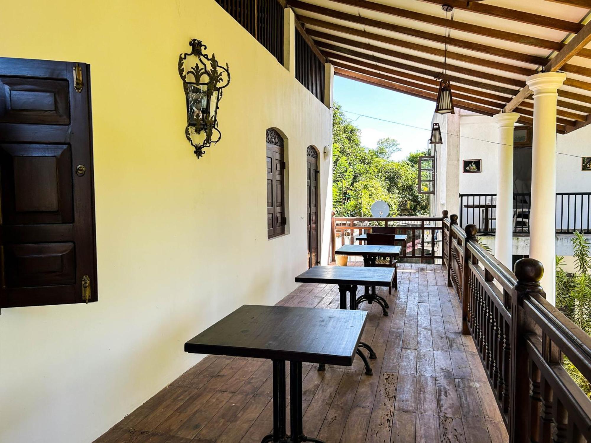 Hotel La Felicita Mirissa Kültér fotó
