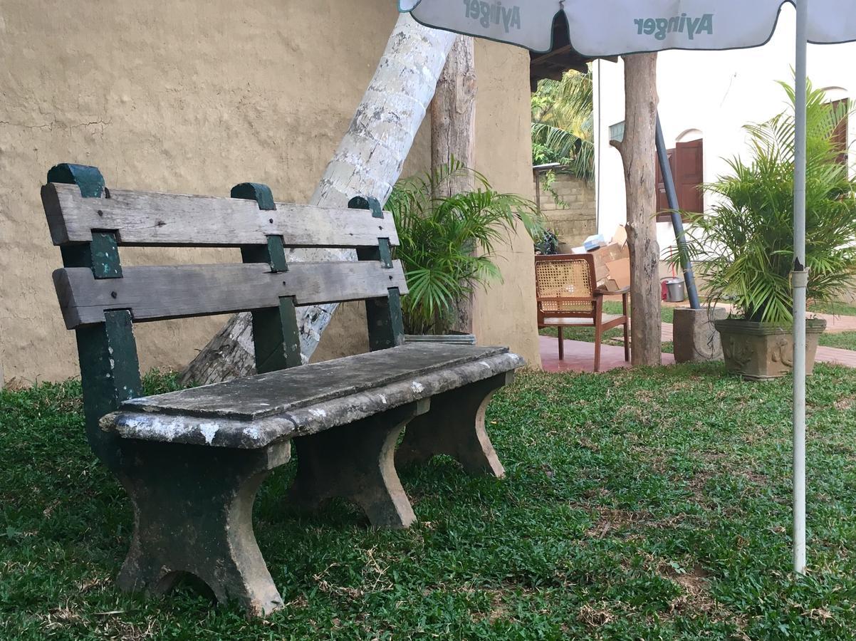 Hotel La Felicita Mirissa Kültér fotó