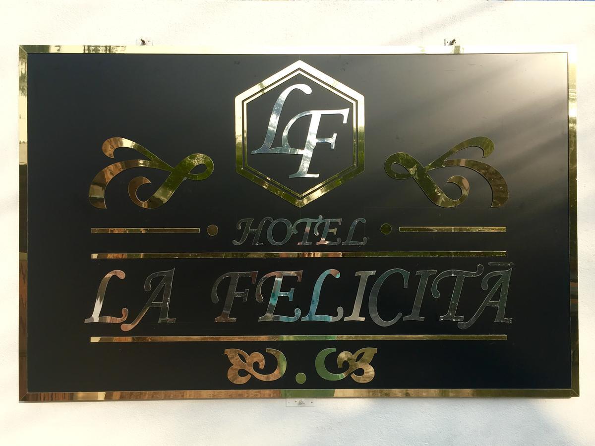 Hotel La Felicita Mirissa Kültér fotó