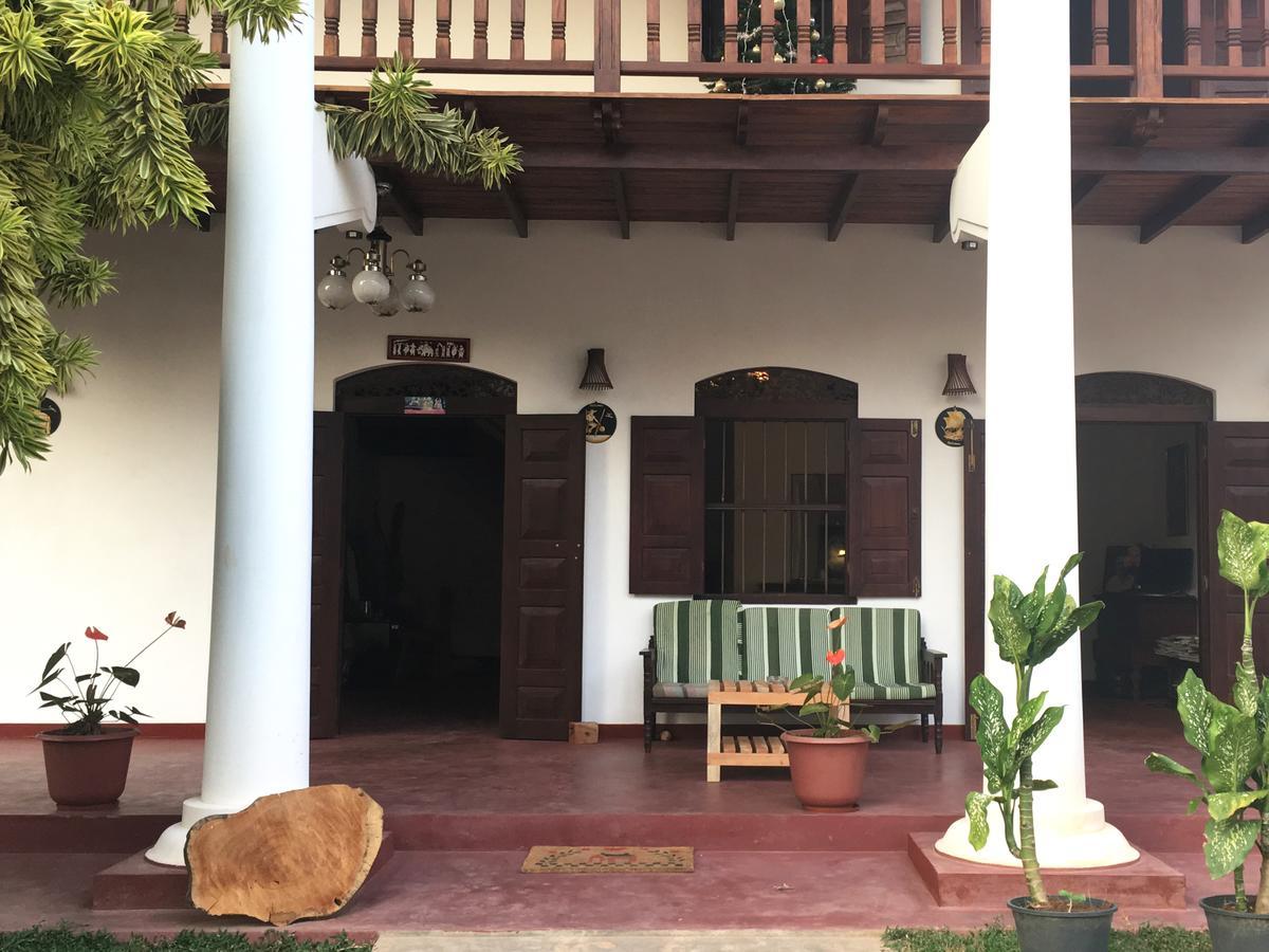 Hotel La Felicita Mirissa Kültér fotó