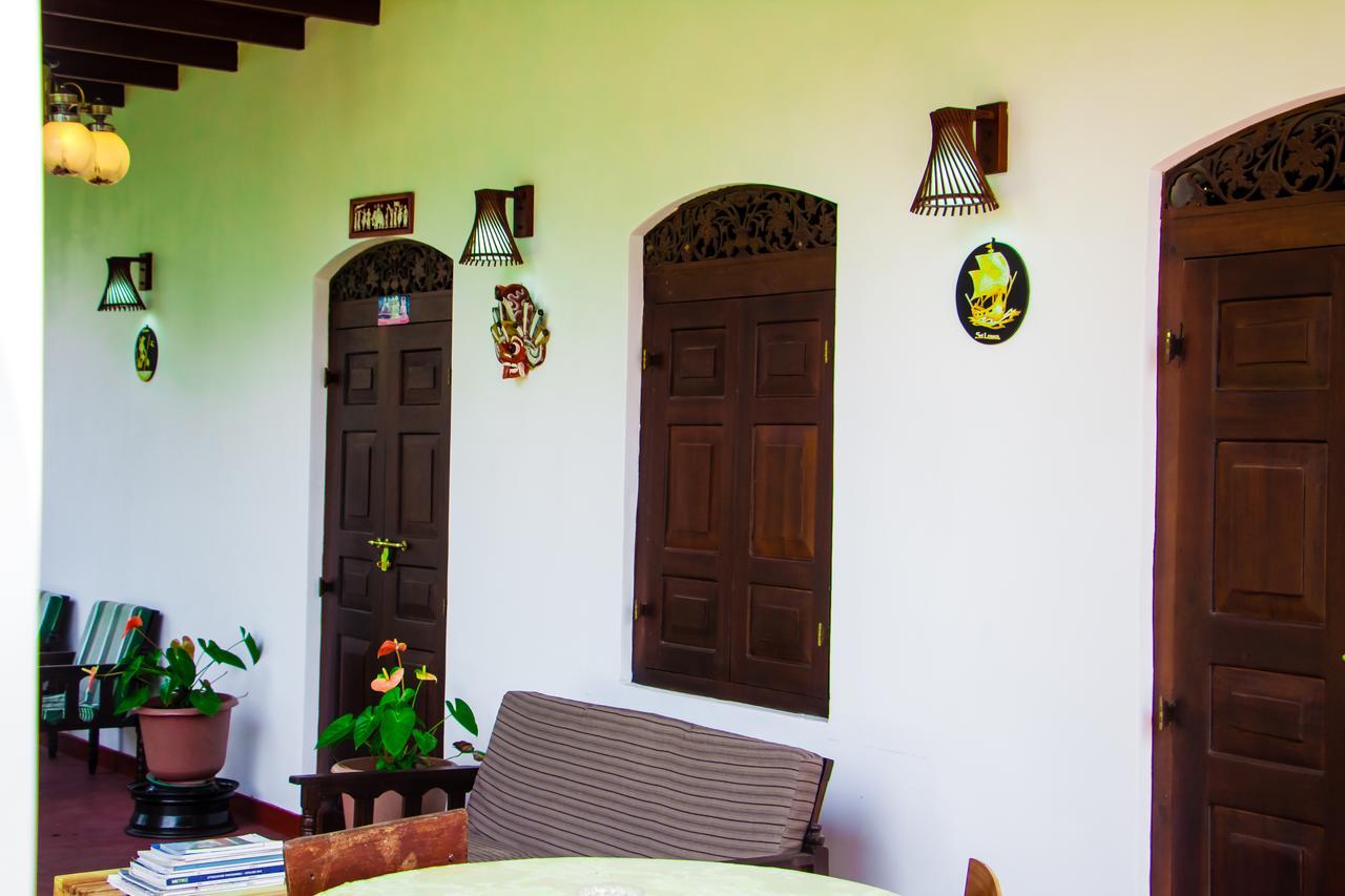 Hotel La Felicita Mirissa Kültér fotó
