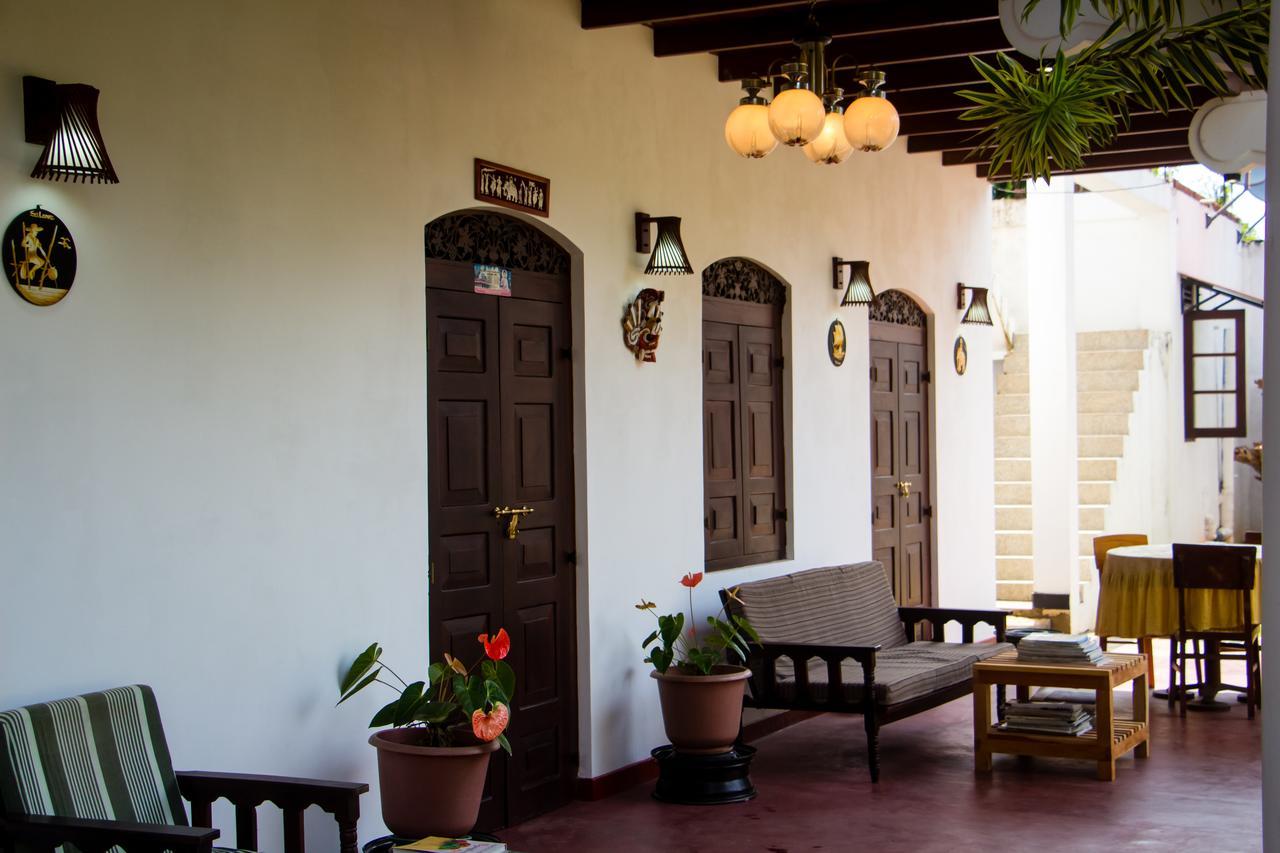 Hotel La Felicita Mirissa Kültér fotó