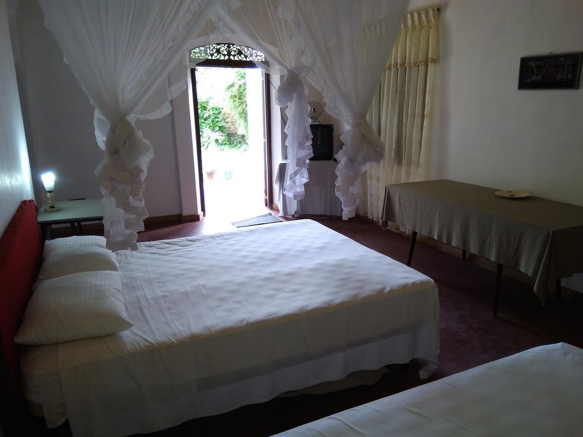 Hotel La Felicita Mirissa Kültér fotó