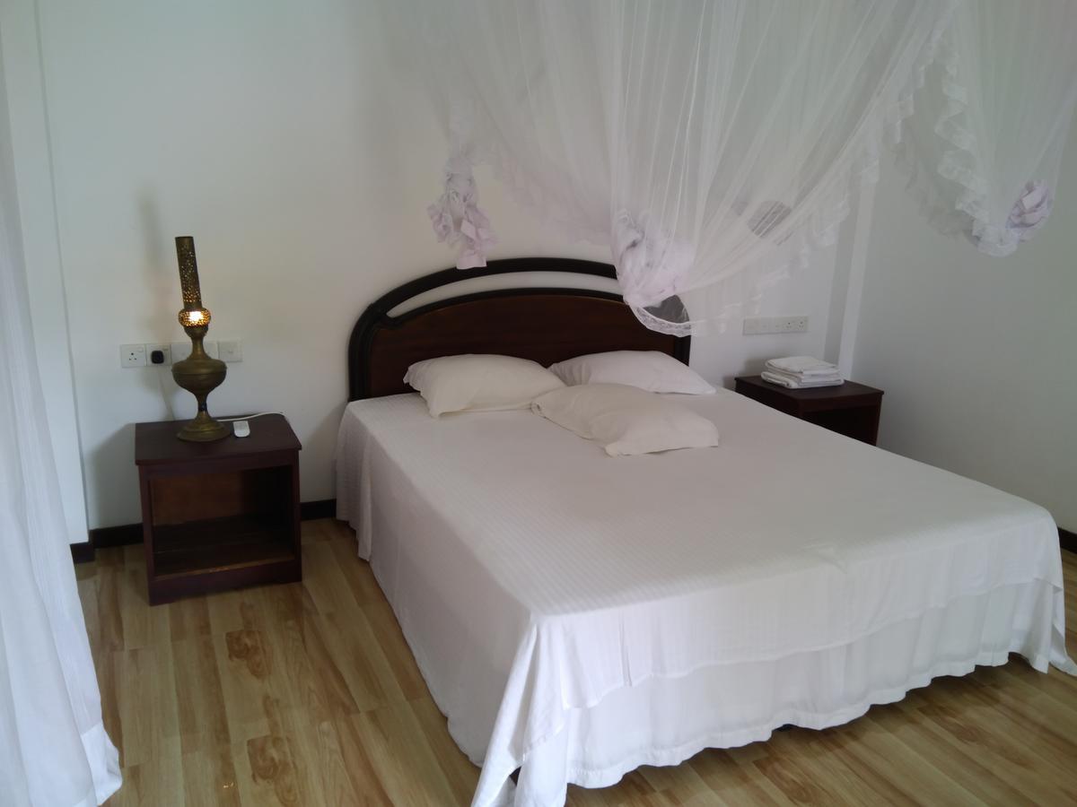 Hotel La Felicita Mirissa Kültér fotó