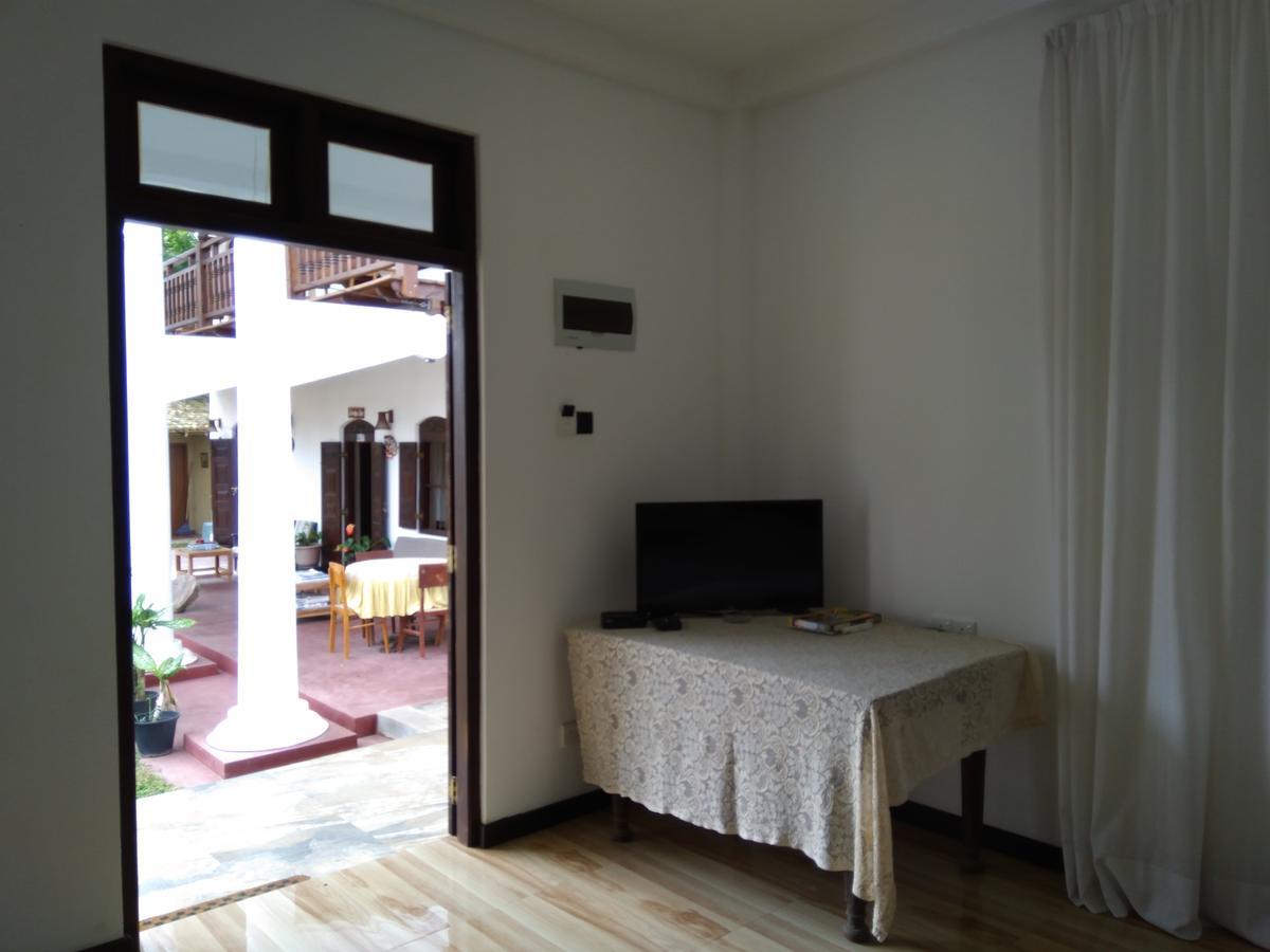 Hotel La Felicita Mirissa Kültér fotó