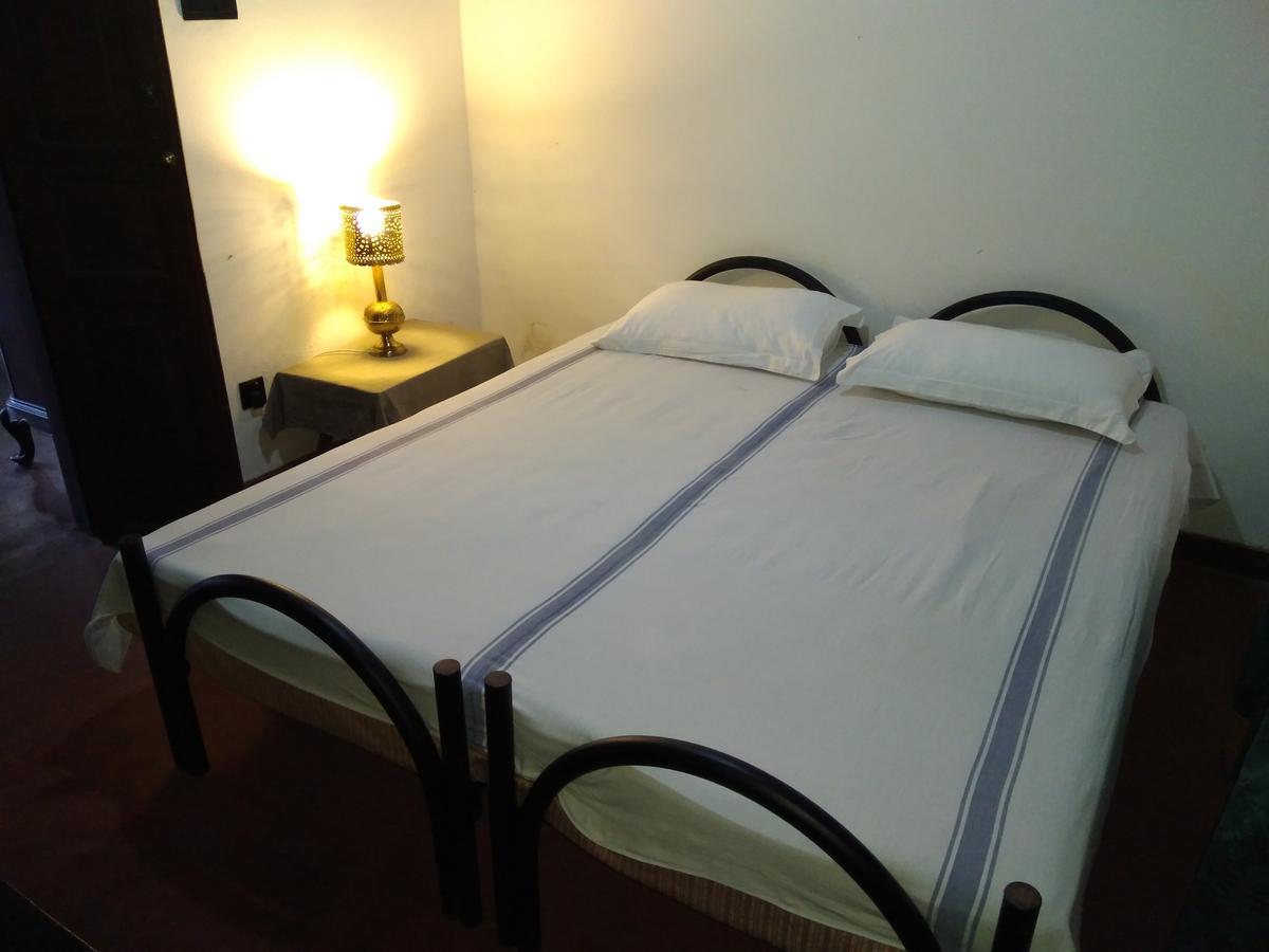 Hotel La Felicita Mirissa Kültér fotó